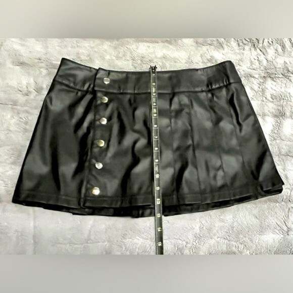 Vintage Y2K Lip Service Black Pleather Skirt Pleated with Buttons SZ Medium - Picture 6 of 10